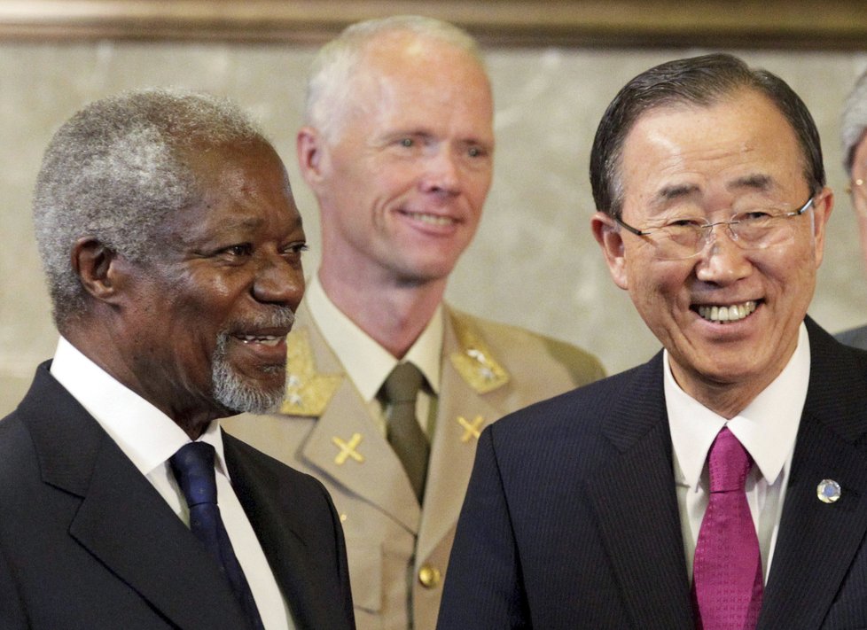 Kofi Annan a generální tajemník OSN Ban Ki-moon v roce 2012