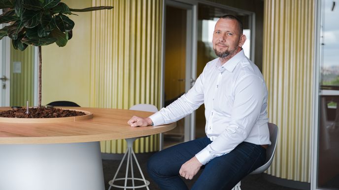 Šéf strojírenské divize Koh-i-noor Robert Záboj. Šéf strojírenské divize Koh-i-noor Robert Záboj.