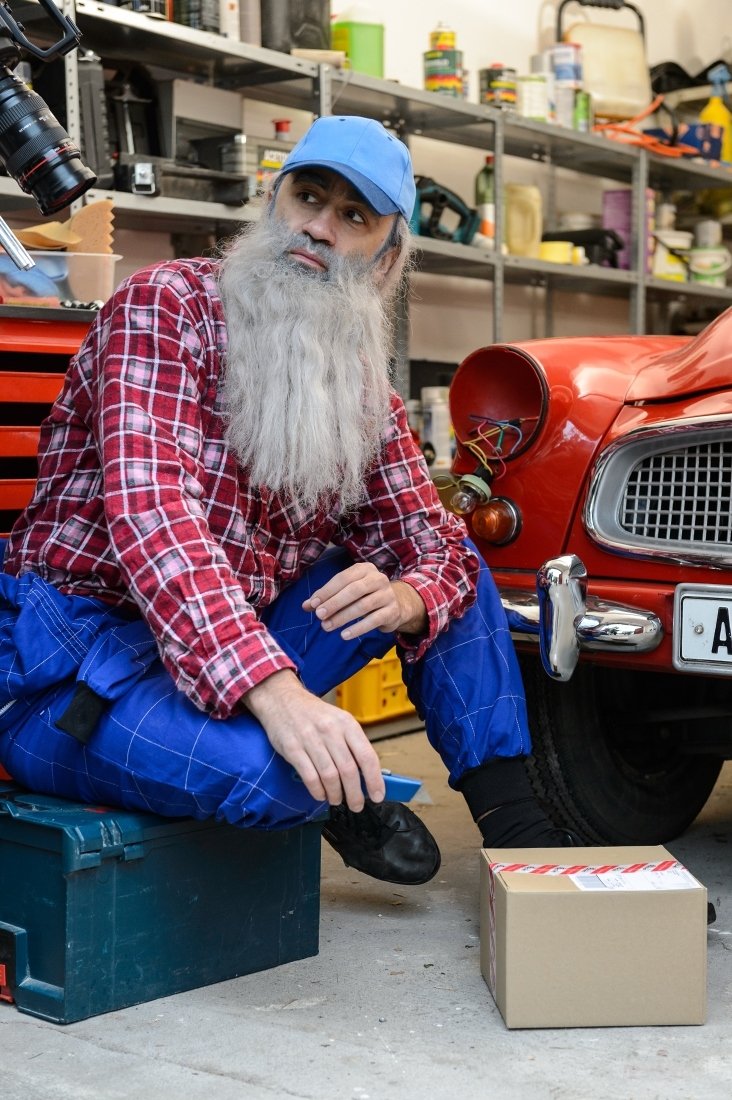 Jakub jako starý milovník veteránů. Vypadá jak drsný řízek z kapely ZZ Top.