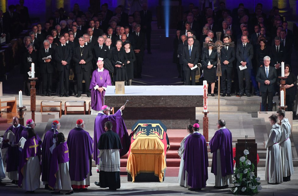 Po zádušní mši a vojenském ceremoniálu ve městě Speyer Kohla uložili k poslednímu odpočinku na místním hřbitově za účasti nejbližší rodiny.