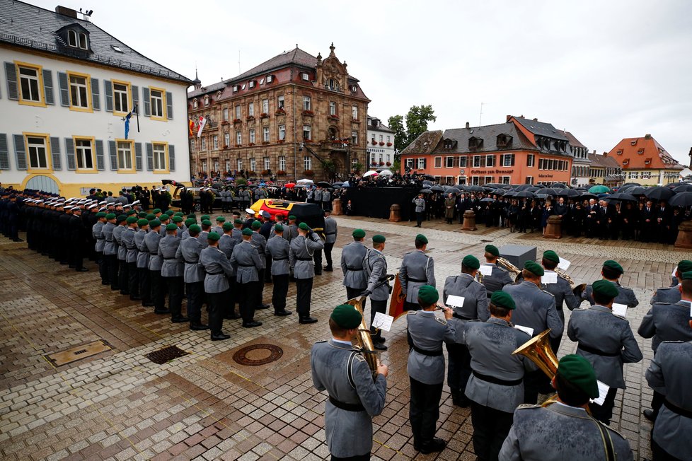 Po zádušní mši a vojenském ceremoniálu ve městě Speyer Kohla uložili k poslednímu odpočinku na místním hřbitově za účasti nejbližší rodiny.