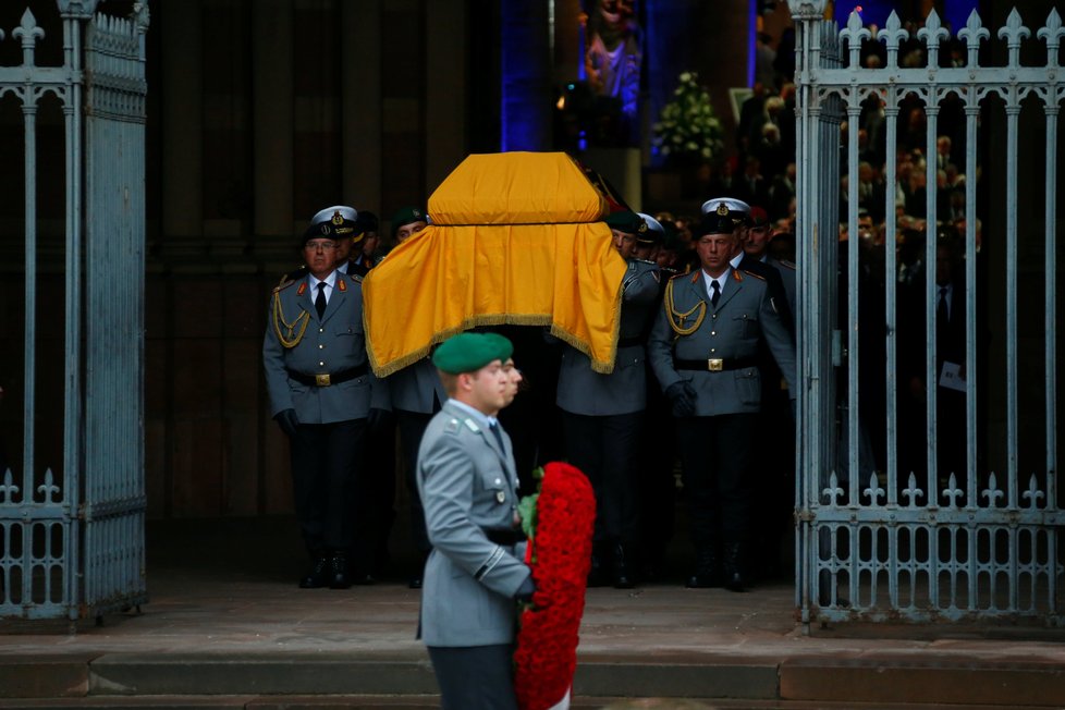 Po zádušní mši a vojenském ceremoniálu ve městě Speyer Kohla uložili k poslednímu odpočinku na místním hřbitově za účasti nejbližší rodiny.