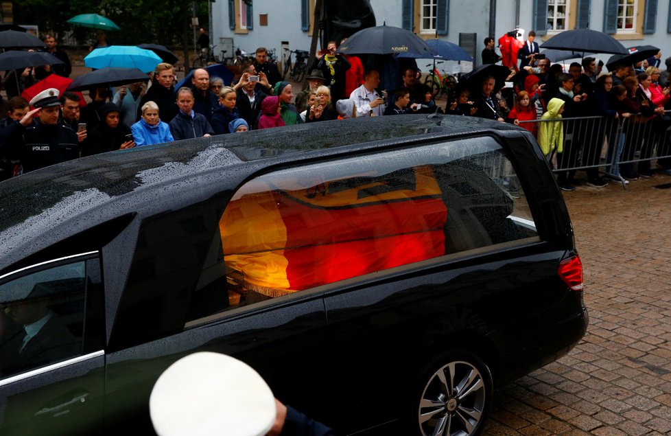 Po zádušní mši a vojenském ceremoniálu ve městě Speyer Kohla uložili k poslednímu odpočinku na místním hřbitově za účasti nejbližší rodiny.