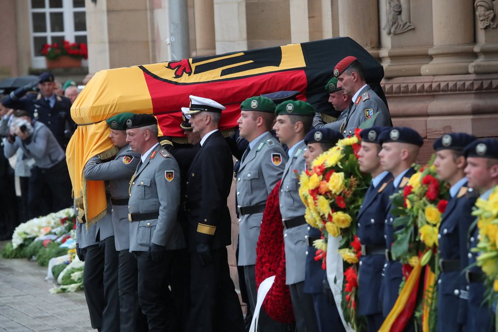 Po zádušní mši a vojenském ceremoniálu ve městě Speyer Kohla uložili k poslednímu odpočinku na místním hřbitově za účasti nejbližší rodiny.