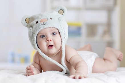 Jak vlastně oblékat kojence či batole, aby jim nebyla zima ani vedro? 