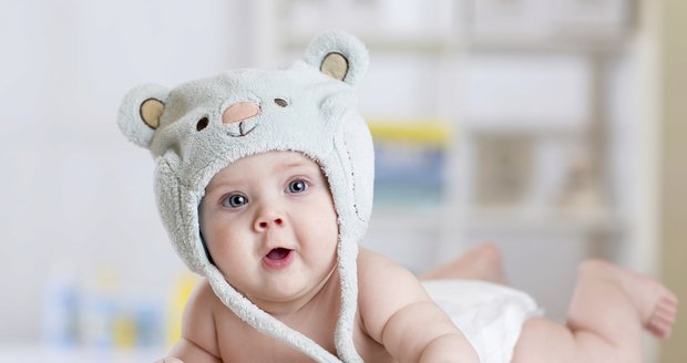 Jak vlastně oblékat kojence či batole, aby jim nebyla zima ani vedro? 