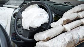 Místo airbagu kokain! Policie se u havarovaného auta nestačila divit