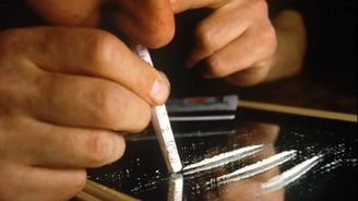 Na drogovém trhu je kokain, který uživatelům užírá kusy masa