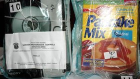 Kokain z Kostariky byl zabalený v krabicích od elektroniky a sladkých koláčků!