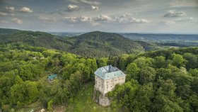 Kokořínsko - Máchův kraj okouzlí kaňony, pískovcovými útvary i typickými stavbami 