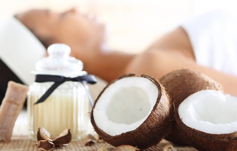 Zázračný kokosový olej:  10 tipů, jak ho využít pro zdraví, krásu i domácnost!