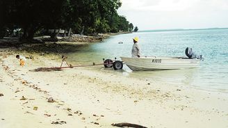 Kokosové ostrovy: Panenská příroda uprostřed oceánu, kde se příliš nepracuje a všichni se mají dobře