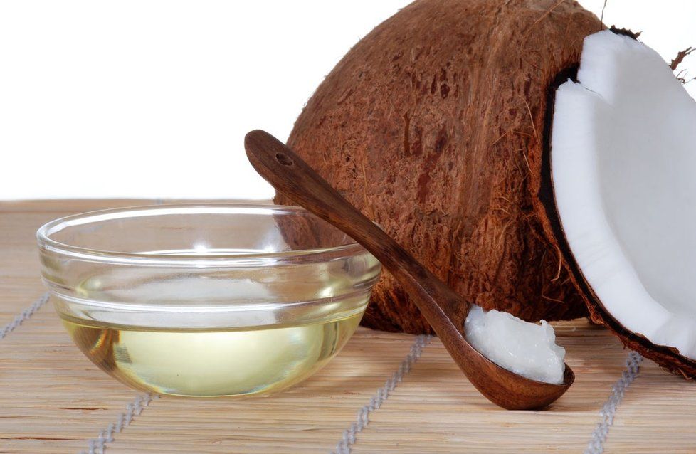 Kokosový tuk má na rozdíl od jiných rostlinných olejů a tuků velmi vysoký obsah nasycených a málo nenasycených mastných kyselin.