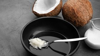 Pravda o kokosovém oleji: V kosmetice je skvělý, v kuchyni s ním raději šetřete!