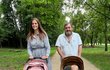 Manželé Koktovi se svými mladšími dětmi Svenem a Lilianne. Manželé Koktovi se svými mladšími dětmi Svenem a Lilianne.