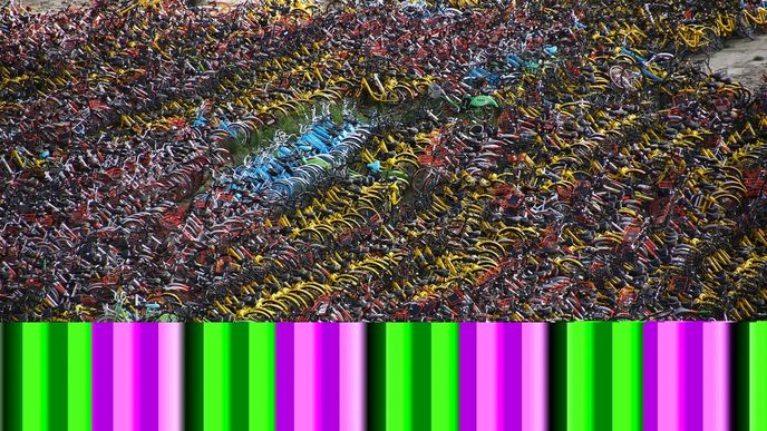 30.000 sdílených jízdních kol roztroušených po Šanghaji. Komise městské dopravy oznámila, že společnosti, které sdílejí kola, by měly včas vyčistit město od svých bicyklů.