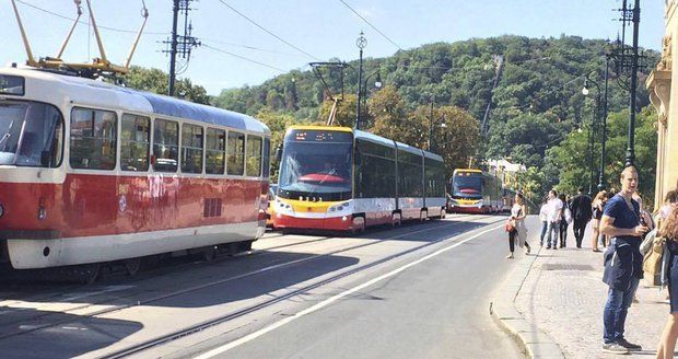 V okolí Národního divadla budou komplikace s tramvajovou dopravou. (Ilustrační foto)