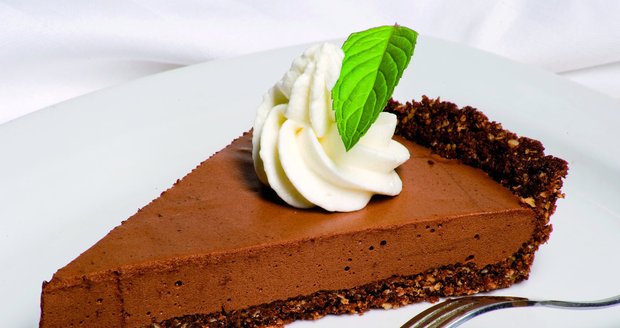 Čokoládový koláč je prý nejlepší snídaně pro hubnutí.