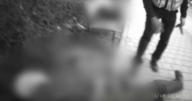 Pohotový zákrok hlídky strážníků v Brně-Bystrci zachránil muži (59) po kolapsu život.