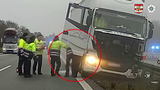 Šofér kamionu na D2 za jízdy zkolaboval: Zasáhli policisté, do kabiny se museli "vloupat"