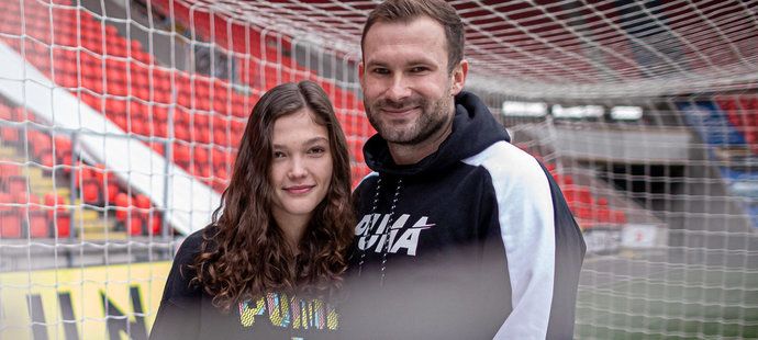 Ondřej Kolář s půvabnou partnerkou a dcerou šéfa fotbalové Slavie Jaroslava Tvrdíka Janou