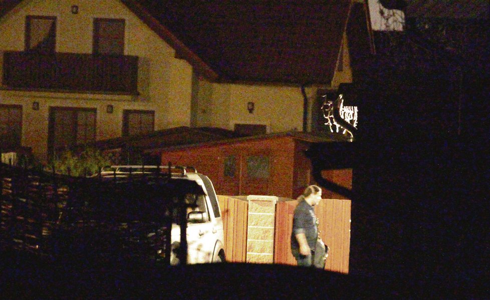 Uhříněves 02:55 Kolář zaparkoval a šel spát