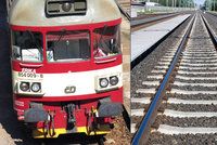 Drama na kolejích: Muž zachránil v Plzni život holčičce (6), kterou zachytil vlak