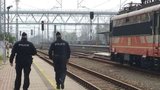 Divoká cesta rychlíkem: Agresivního opilce museli ve Stříbře na nádraží vyvést policisté 