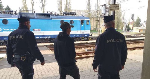 Útočník na nádraží ubodal dva lidi! Podle policie to nebyl teroristický čin