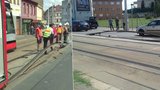 Vedro vyboulilo kolej půl metru vysoko: Libní tramvaje nejezdily skoro 3 hodiny