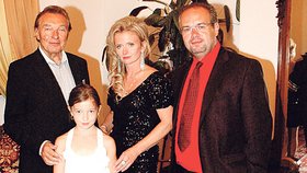 Kamil a Jitka Kolkovi společně s dcerou Constance uvítali na svém zámku i Slavíka Karla Gotta