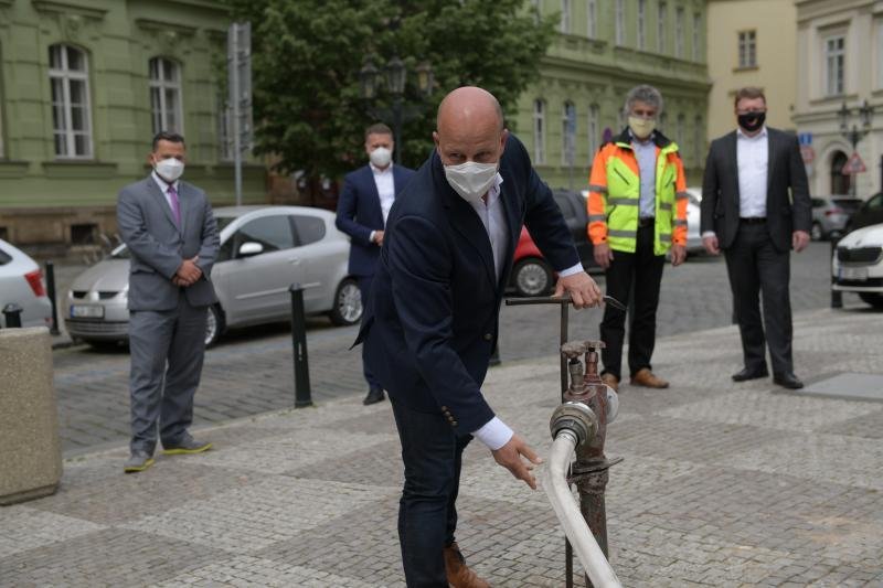 Radní Hlubuček si vyzkoušel čerpání podzemní vody