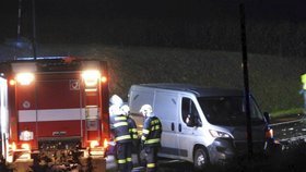 U Kolína se srazil osobák s nákladním vozem. Řidič automobilu zemřel.