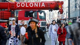 Mladého účastníka karnevalu u Kolína nad Rýnem usmrtila tramvaj.