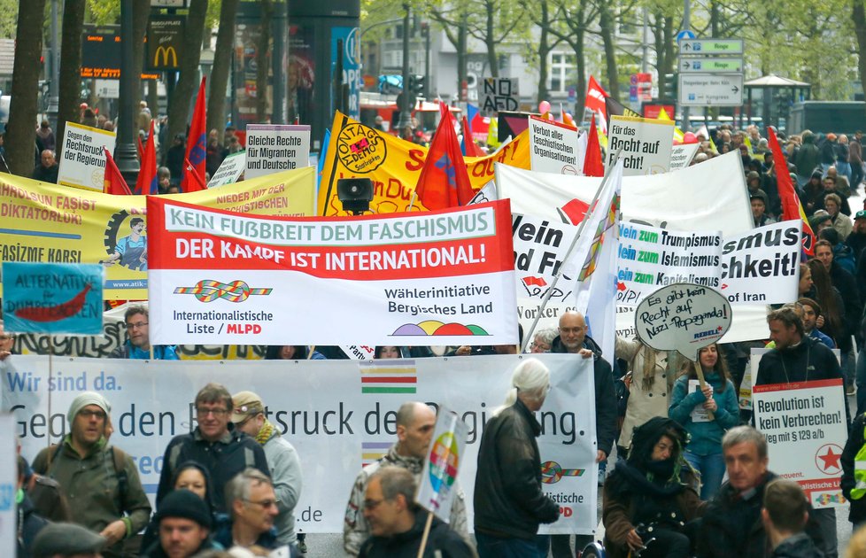 Protesty proti sjezdu pravicové a protiuprchlické strany AfD v Kolíně nad Rýnem