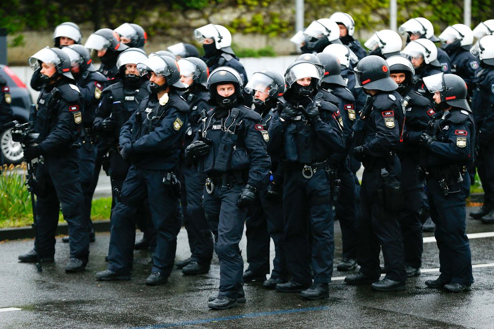 Protesty proti sjezdu pravicové a protiuprchlické strany AfD v Kolíně nad Rýnem