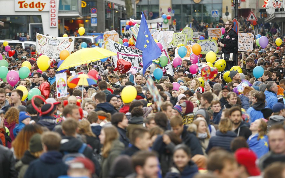 Protesty proti sjezdu pravicové a protiuprchlické strany AfD v Kolíně nad Rýnem