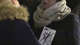 Němci demonstrují proti sexuálním útokům.