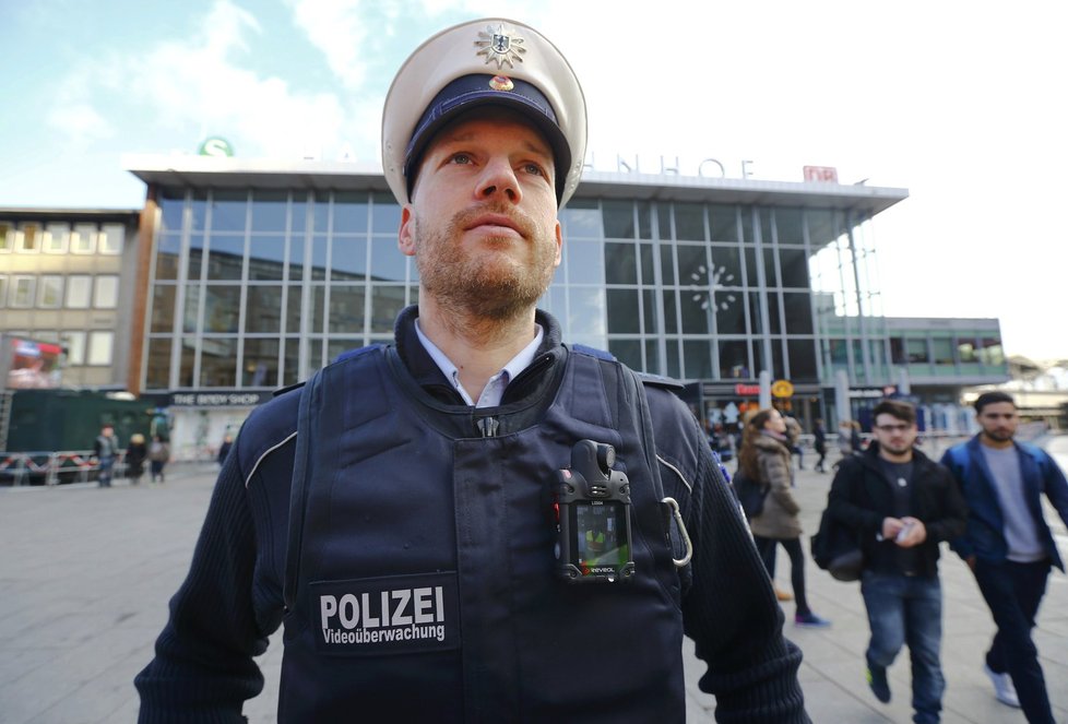 Informoval veřejnost o sexuálních útocích v Kolíně nad Rýnem: Policie chce neznámého insidera stíhat.