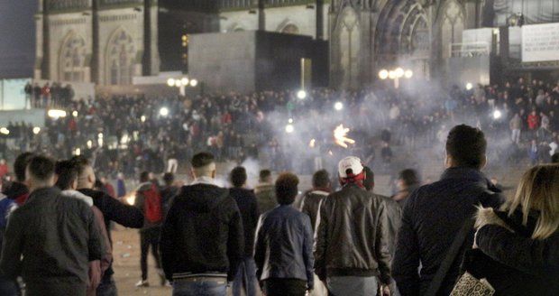 1500 mužů i zvláštní nouzová linka: Kolín se po sex-útocích chystá na Silvestra