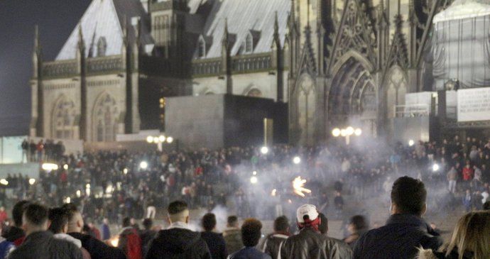 Silvestrovské nepokoje v centru Kolína