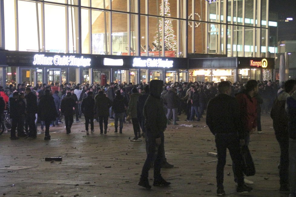 Silvestrovské nepokoje v centru Kolína nad Rýnem