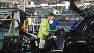 Dělníky v autoprůmyslu čekají hromadná propouštění, nahradí je odborníci