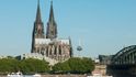 Během druhé světové války na katedrálu svatého Petra v Kolíně nad Rýnem padaly bomby, přesto stavba, která se začala stavět už v roce 1248, přežila. S věží vysokou 157 metrů je tak na třetím místě našeho žebříčku. Dostavěna byla podobně jako ulmský chrám až v 19. století, což prý podnítilo i dostavbu pražské katedrály sv. Víta.