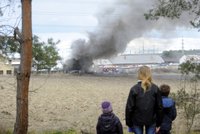 Dým byl vidět kilometry daleko: Na Kolínsku hořela skládka