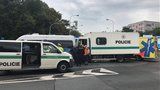 Nehoda policistů v Praze! Bourali, když jeli hlídat fotbalové chuligány 