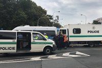 Nehoda policistů v Praze! Bourali, když jeli hlídat fotbalové chuligány