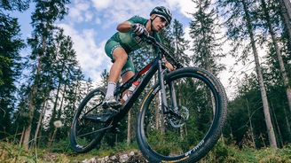 Němcovi vyšla sázka na kola. Firma Bike Fun loni utržila rekordní 2,6 miliardy Němcovi vyšla sázka na kola. Firma Bike Fun loni utržila rekordní 2,6 miliardy