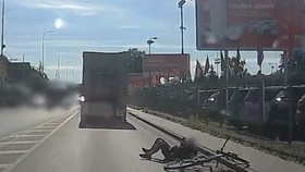 Cyklista po nehodě nadýchal tři promile.