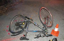 Soud zrušil trest řidiči,  který ze msty srazil cyklistu